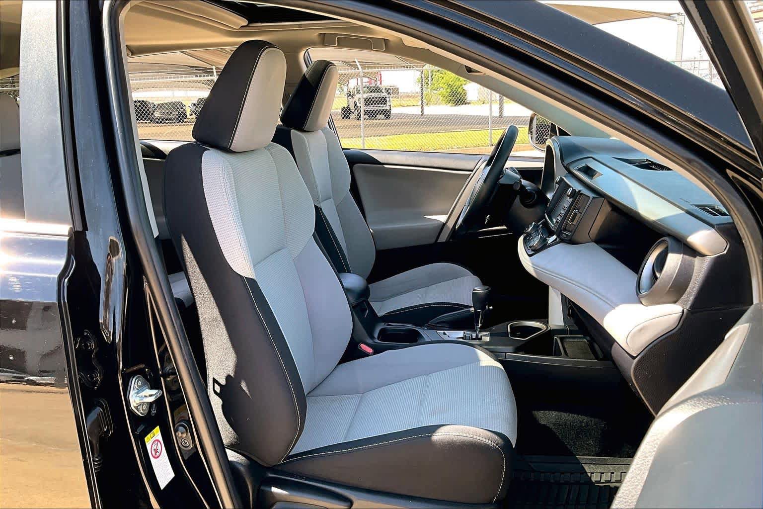 Used 2018 Toyota RAV4 XLE FWD image 9