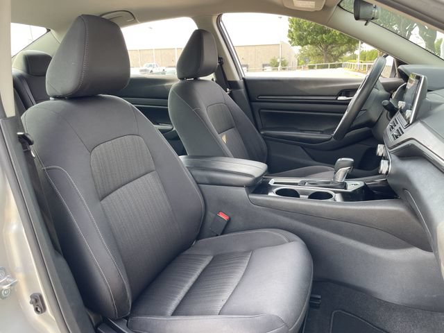 Used 2024 Nissan Altima 2.5 SV FWD image 25