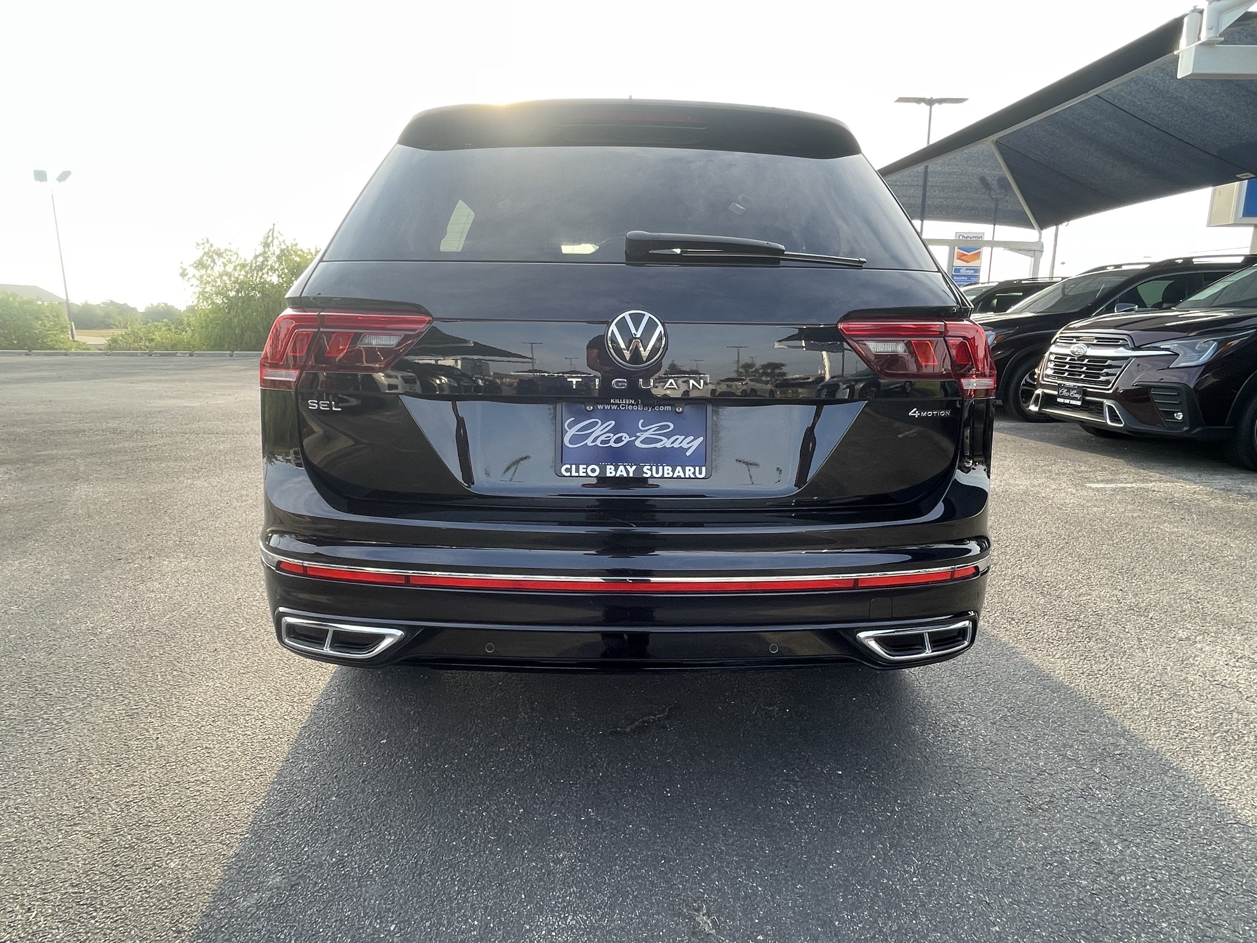 Used 2022 Volkswagen Tiguan SEL R-Line AWD/4WD image 6