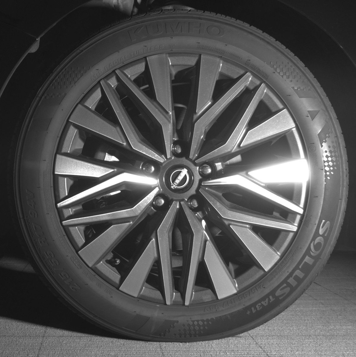 Used 2025 Nissan Altima 2.5 SV FWD image 12