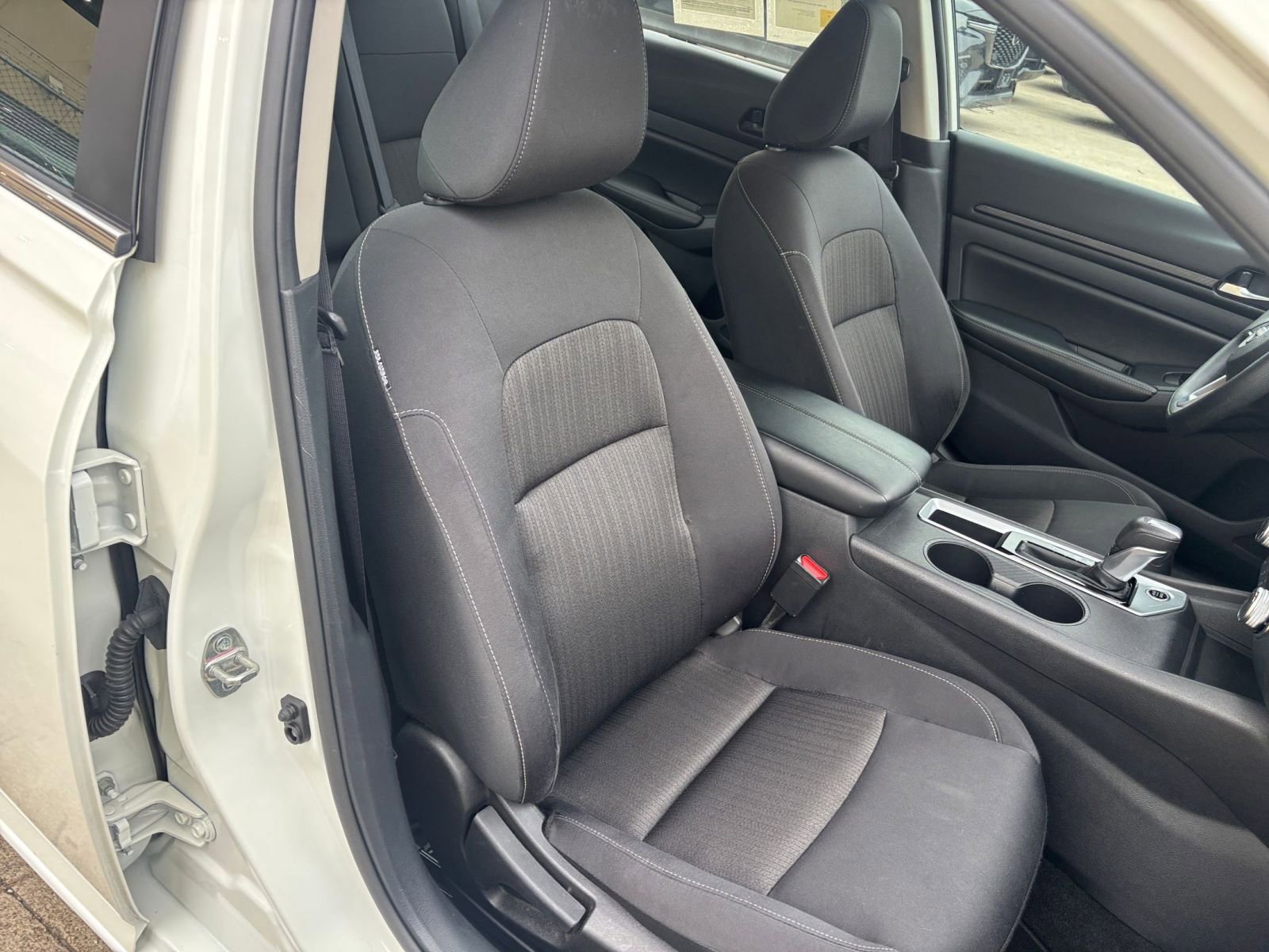 Used 2025 Nissan Altima 2.5 SV FWD image 36