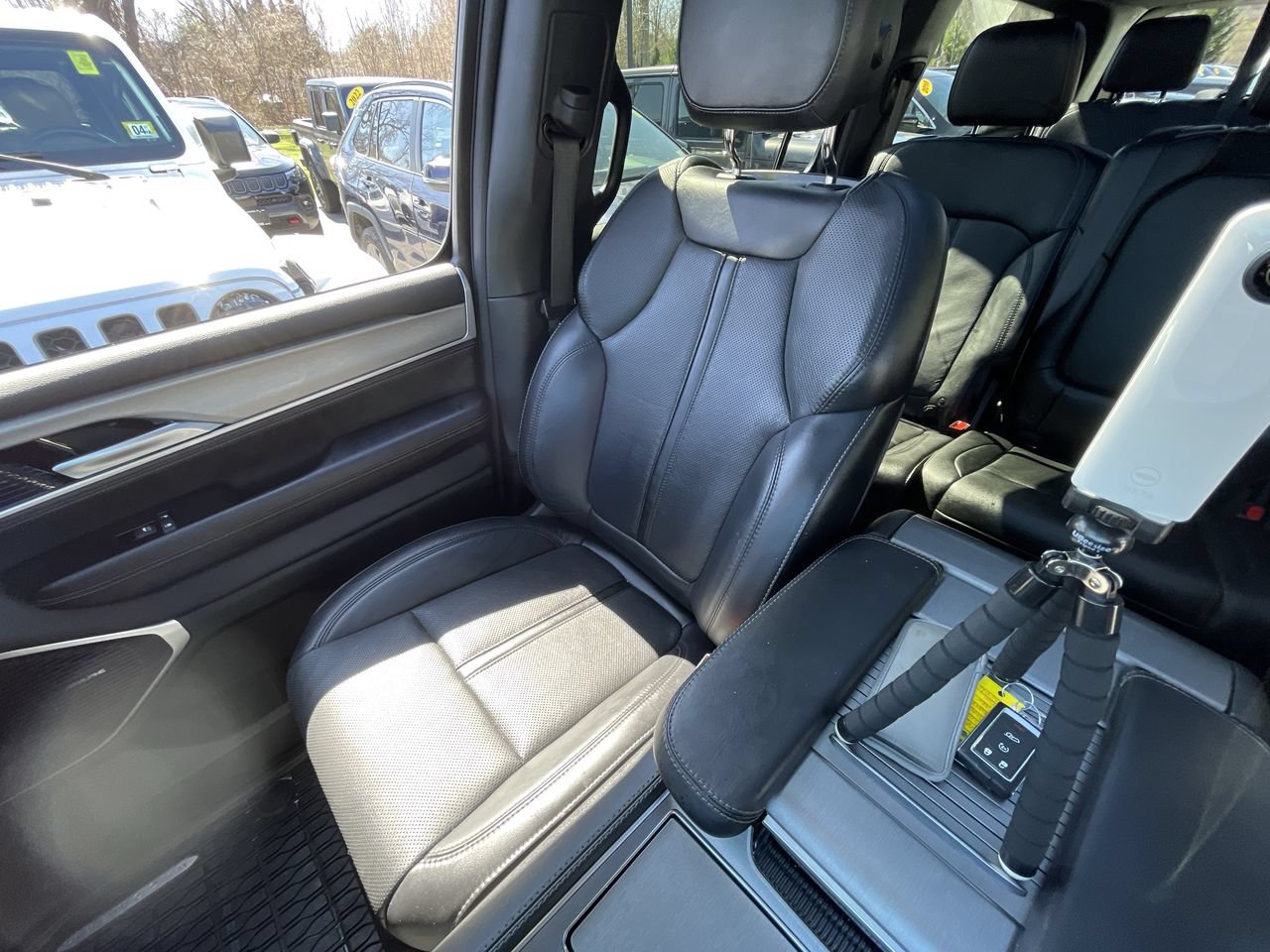 Used 2024 Jeep Wagoneer Series II AWD/4WD image 26
