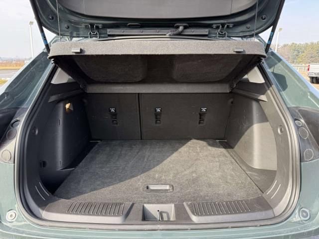 Used 2025 Chevrolet Trax LT FWD image 9
