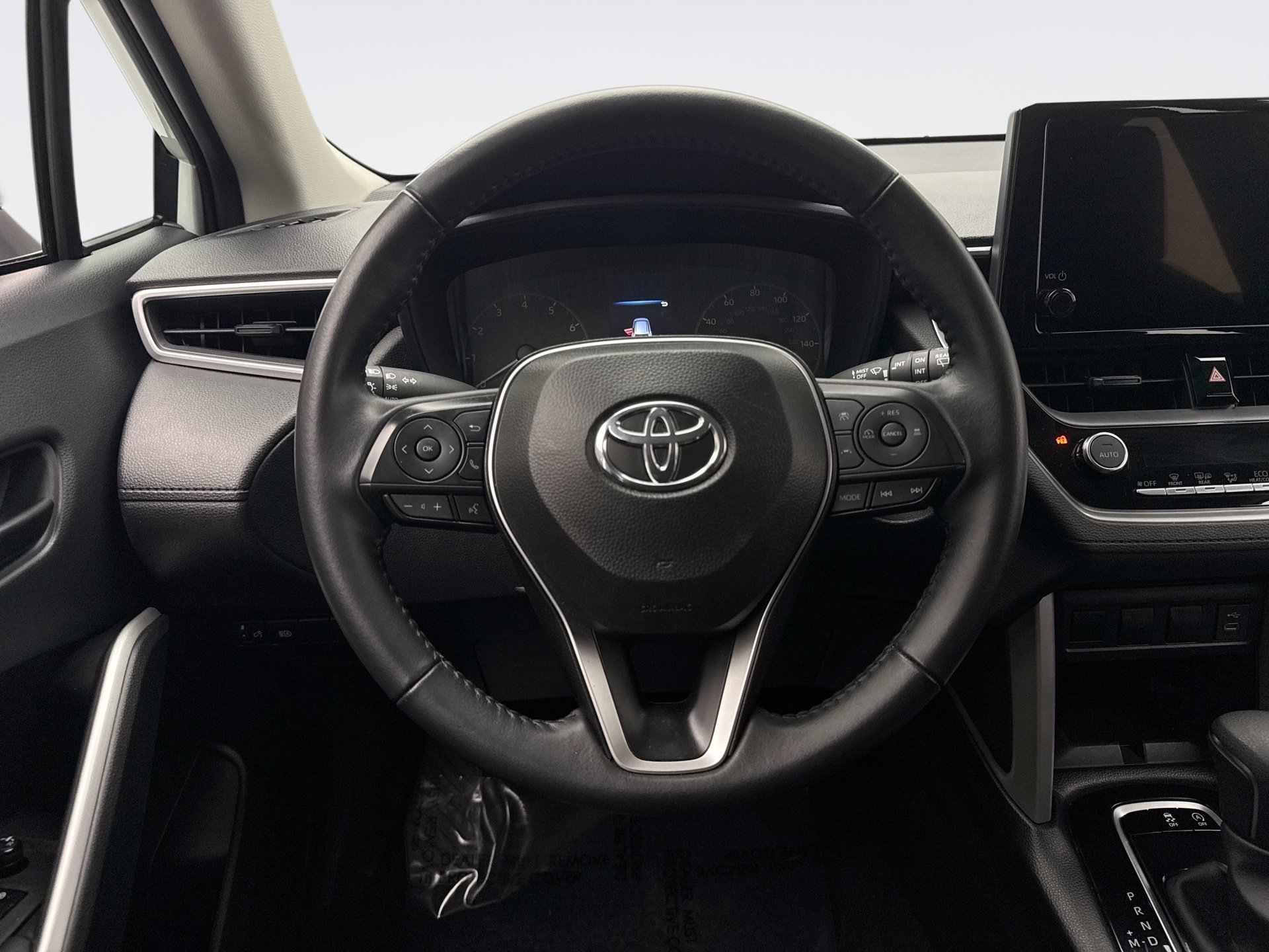 Used 2024 Toyota Corolla Cross LE AWD/4WD image 12