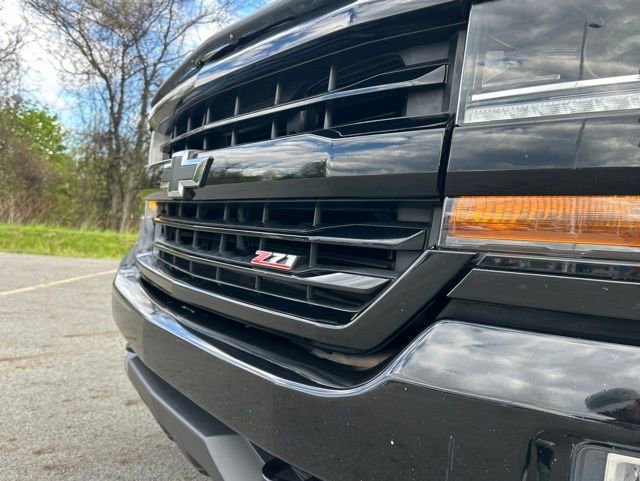 Used 2018 Chevrolet Silverado 1500 LT w/ Midnight Edition AWD/4WD image 34