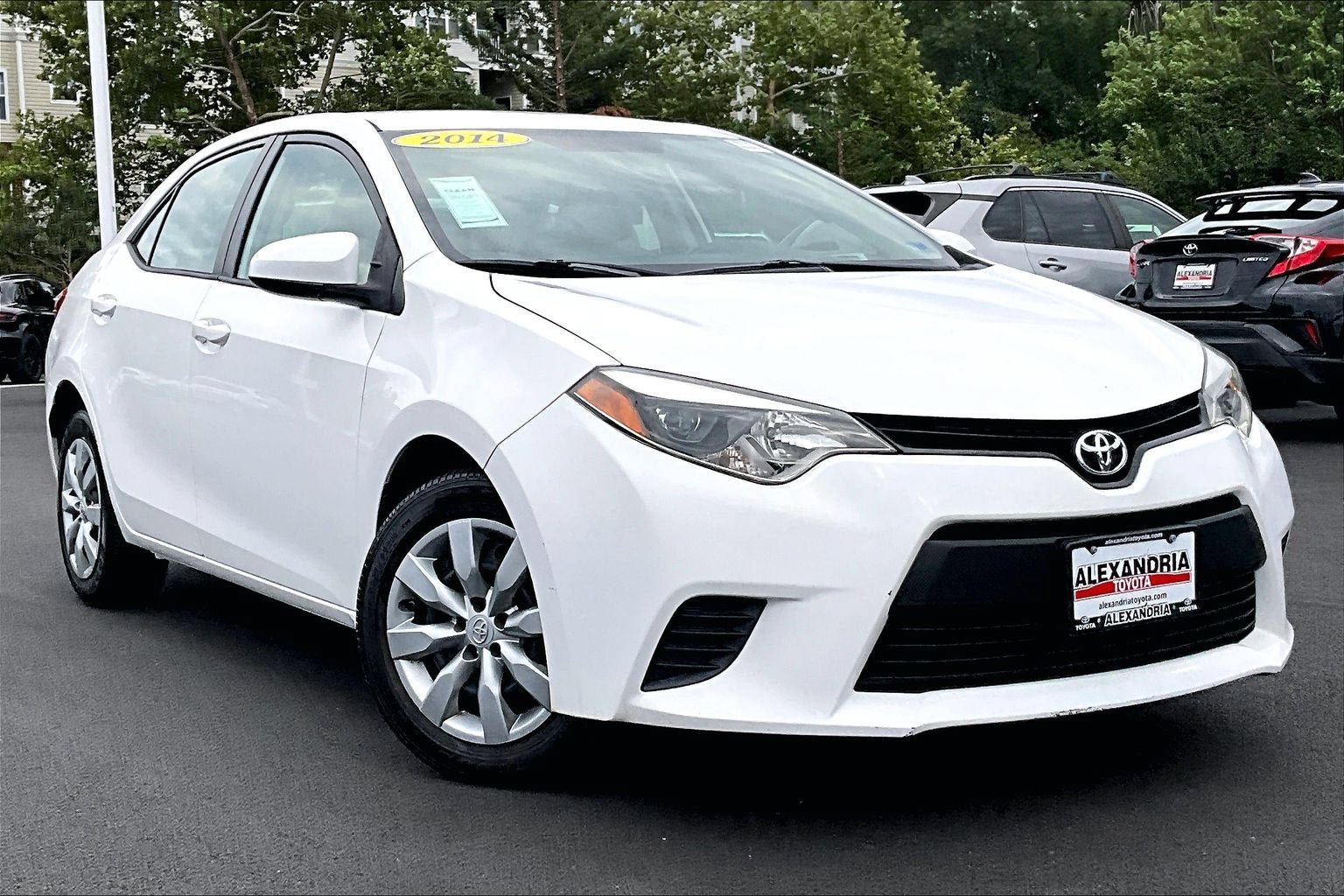 Used 2014 Toyota Corolla LE FWD image 2