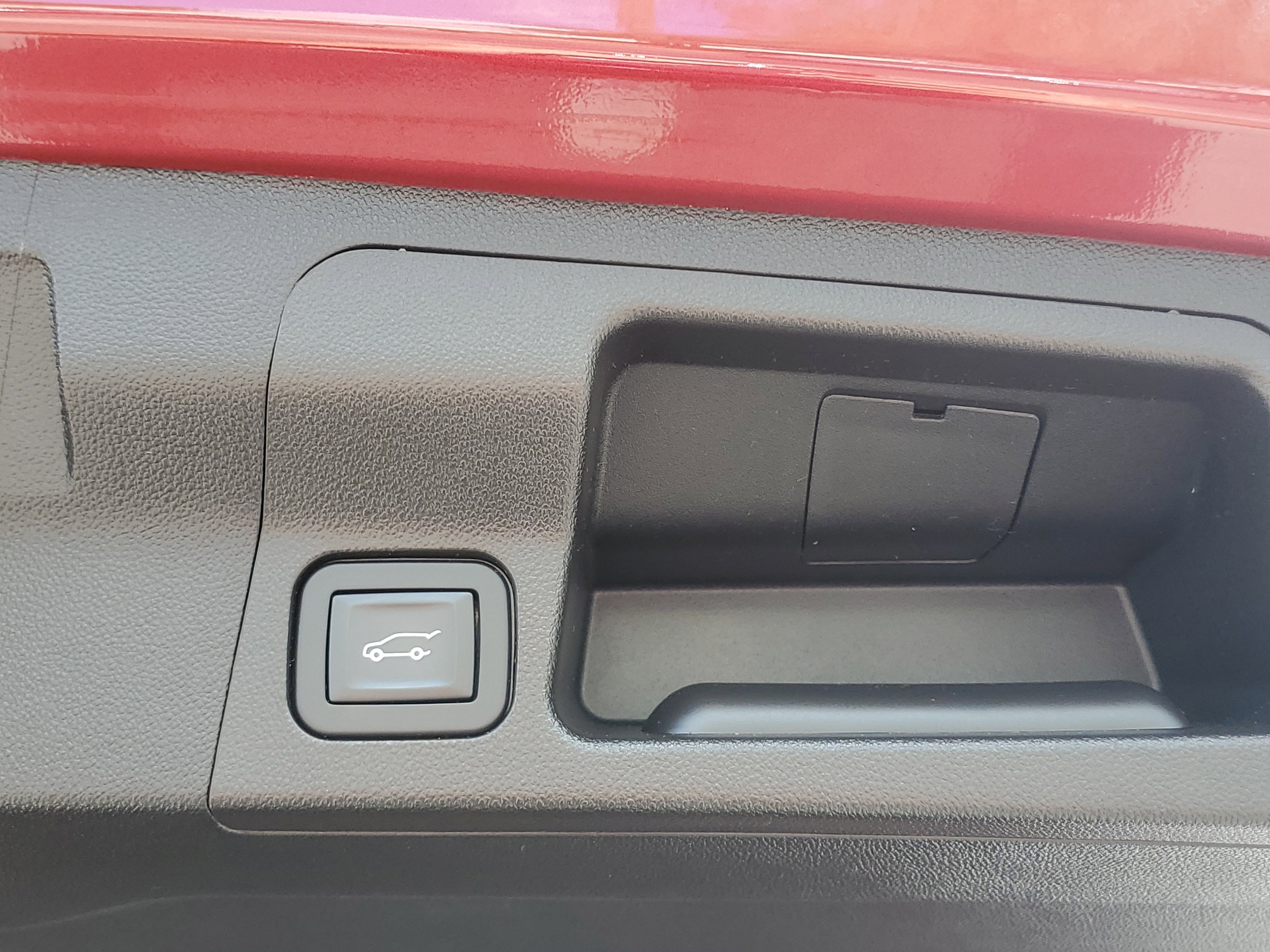 Used 2018 GMC Acadia SLT w/ LPO, Floor Liner Package image 11