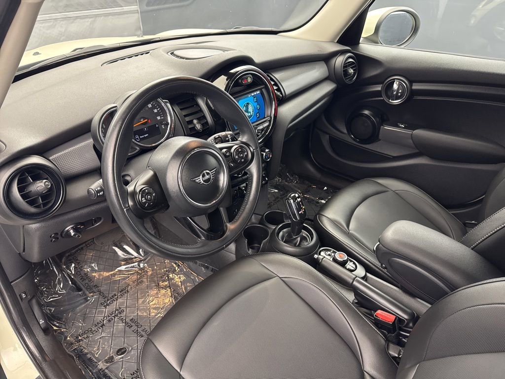 Used 2020 MINI Cooper 4-Door Hardtop image 8