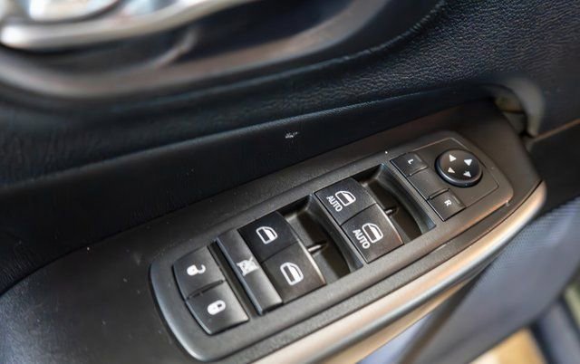 Used 2020 Jeep Cherokee Limited image 18