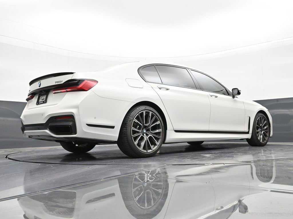 Used 2021 BMW 750i xDrive w/ M Sport Package image 24