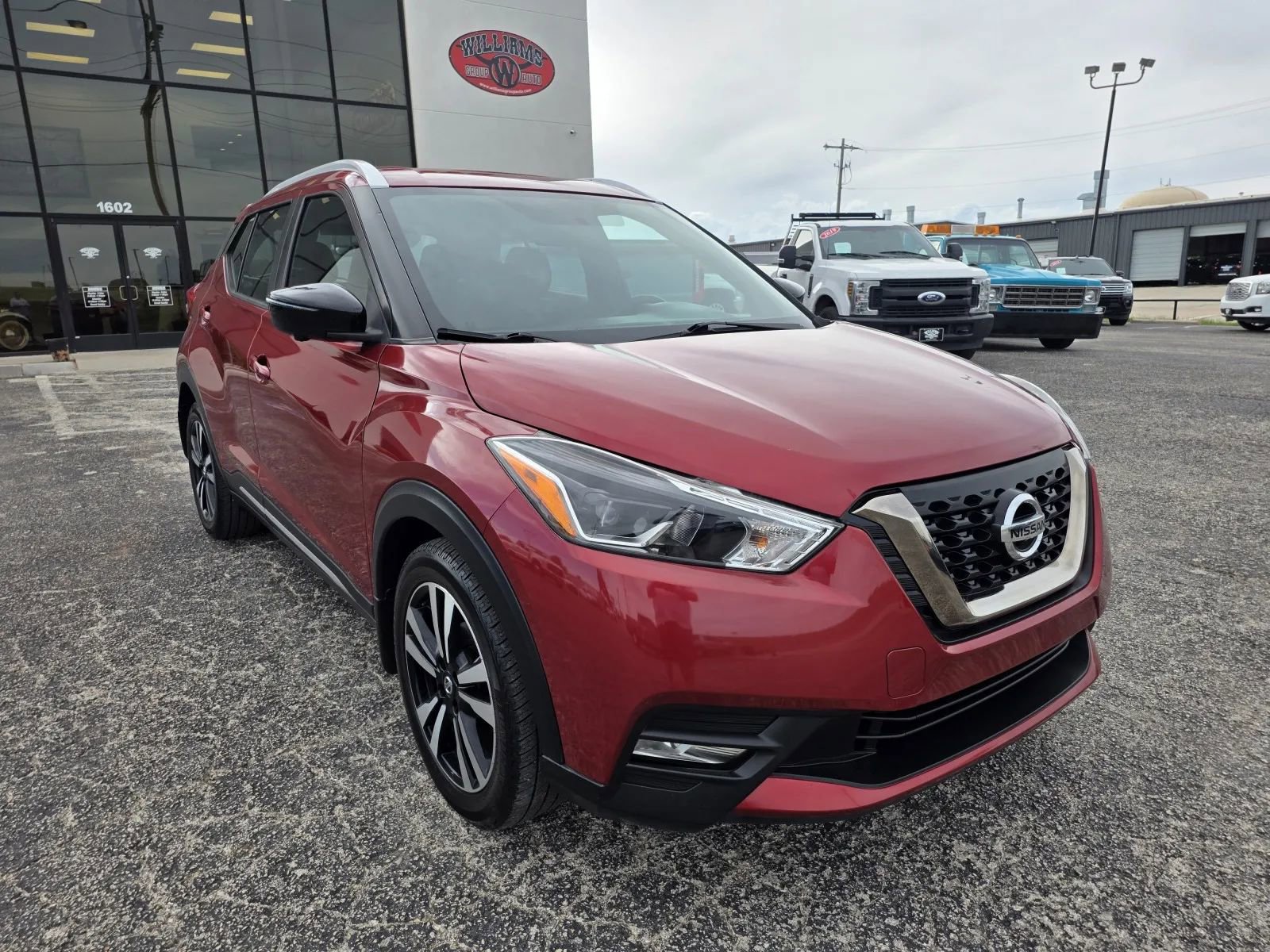Used 2018 Nissan Kicks SR FWD image 1