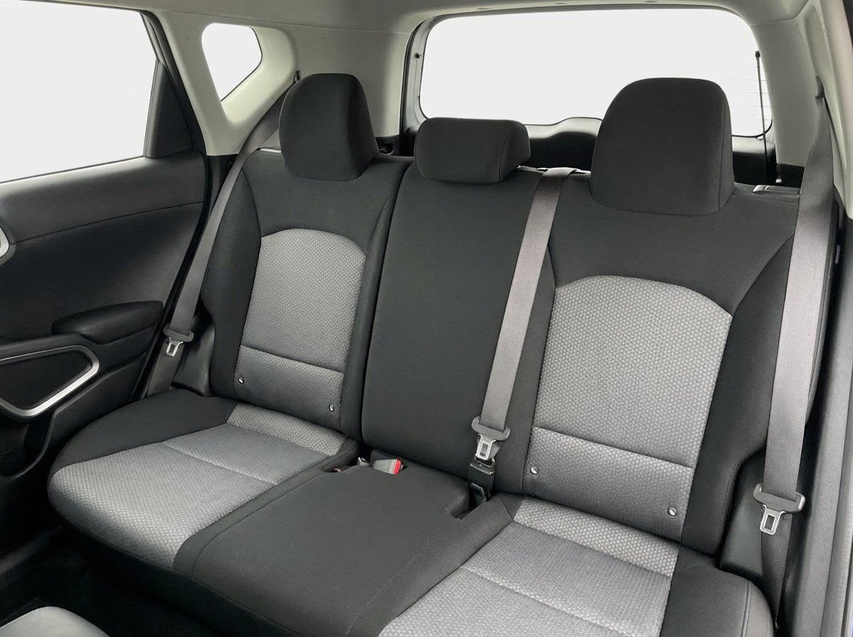 Used 2025 Kia Soul LX w/ LX Technology Package FWD image 27