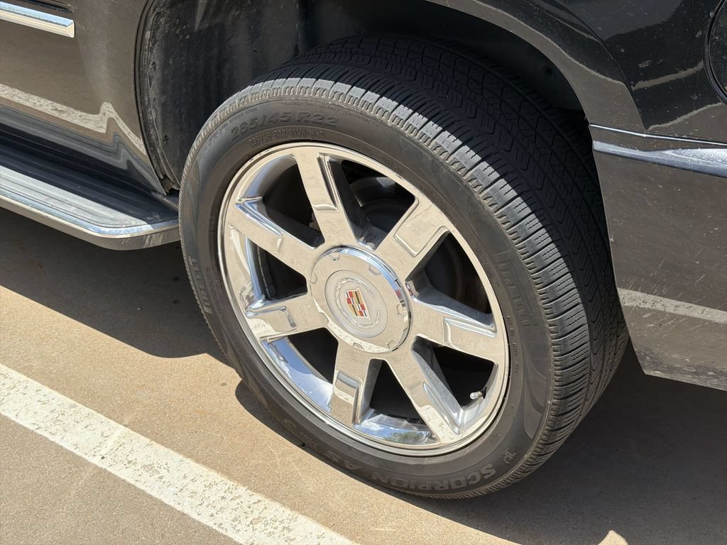 Used 2014 Cadillac Escalade Luxury RWD image 5
