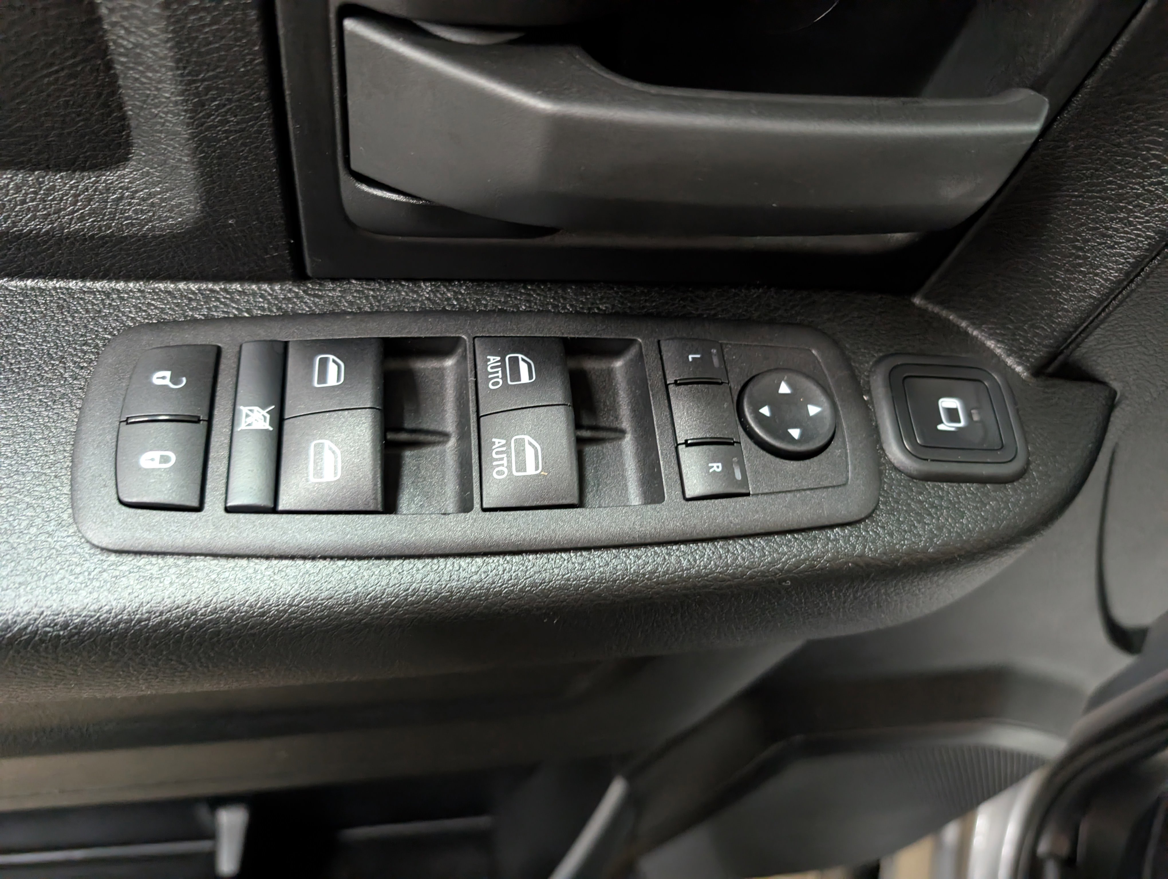 Used 2024 RAM 2500 Tradesman w/ Chrome Appearance Group AWD/4WD image 11