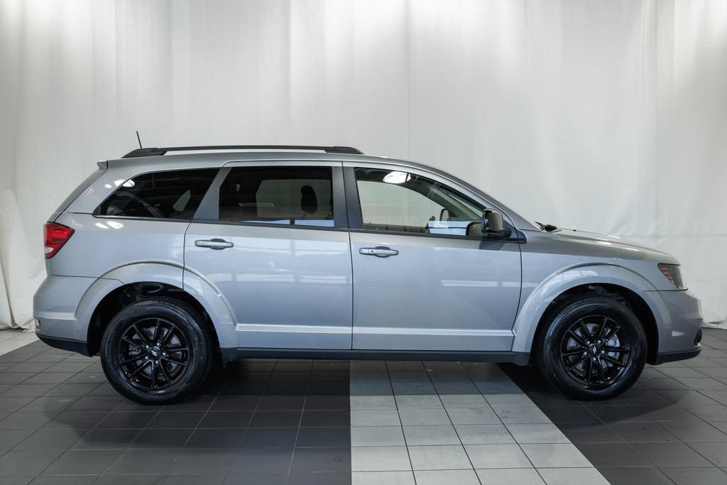 Used 2019 Dodge Journey SE w/ Premium Group FWD image 3