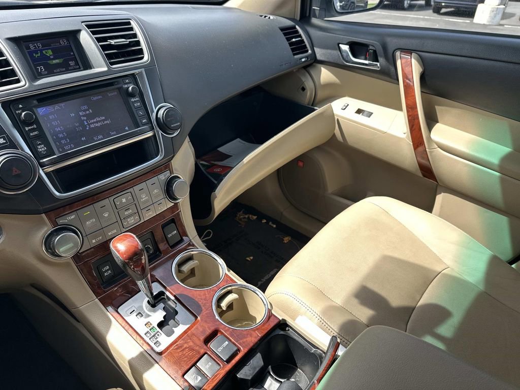 Used 2013 Toyota Highlander Limited AWD/4WD image 36