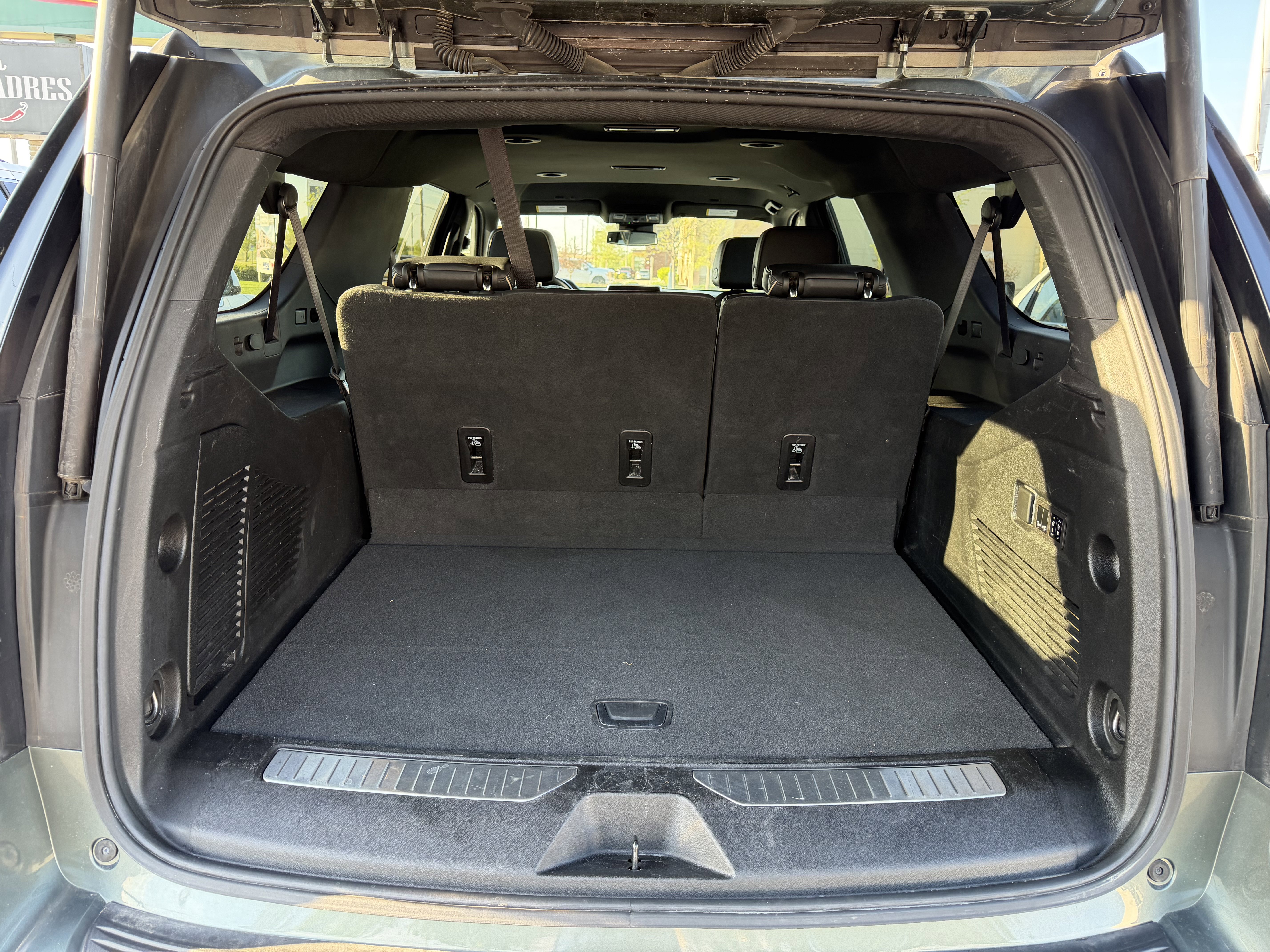 Used 2023 Chevrolet Suburban Premier RWD image 36