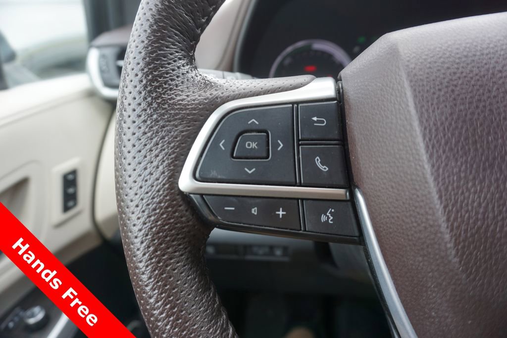 Used 2022 Toyota Sienna Platinum AWD/4WD image 4