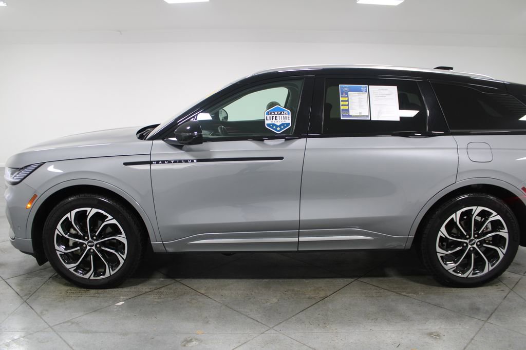 Used 2024 Lincoln Nautilus Reserve image 6