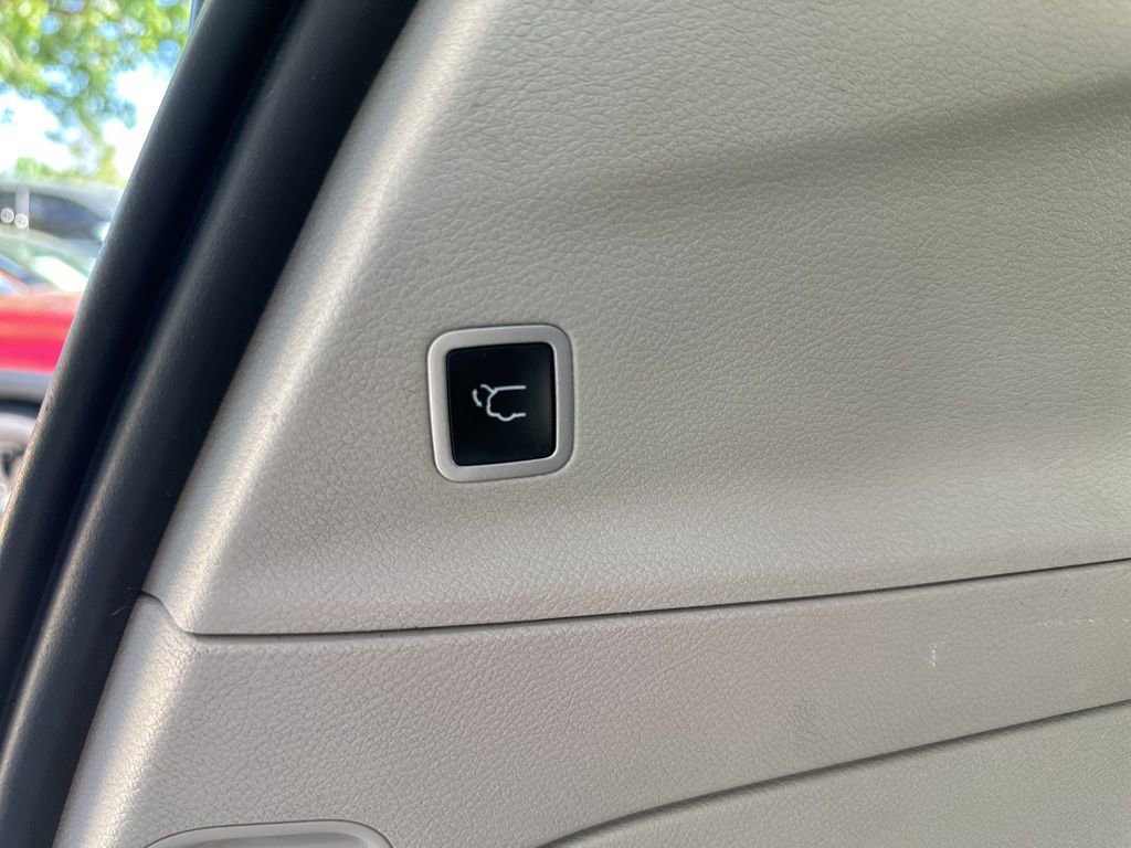 Used 2021 Chrysler Voyager Lxi image 9