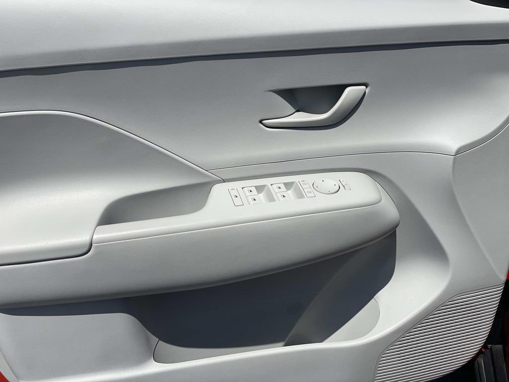 Certified 2025 Hyundai Kona SE FWD image 17