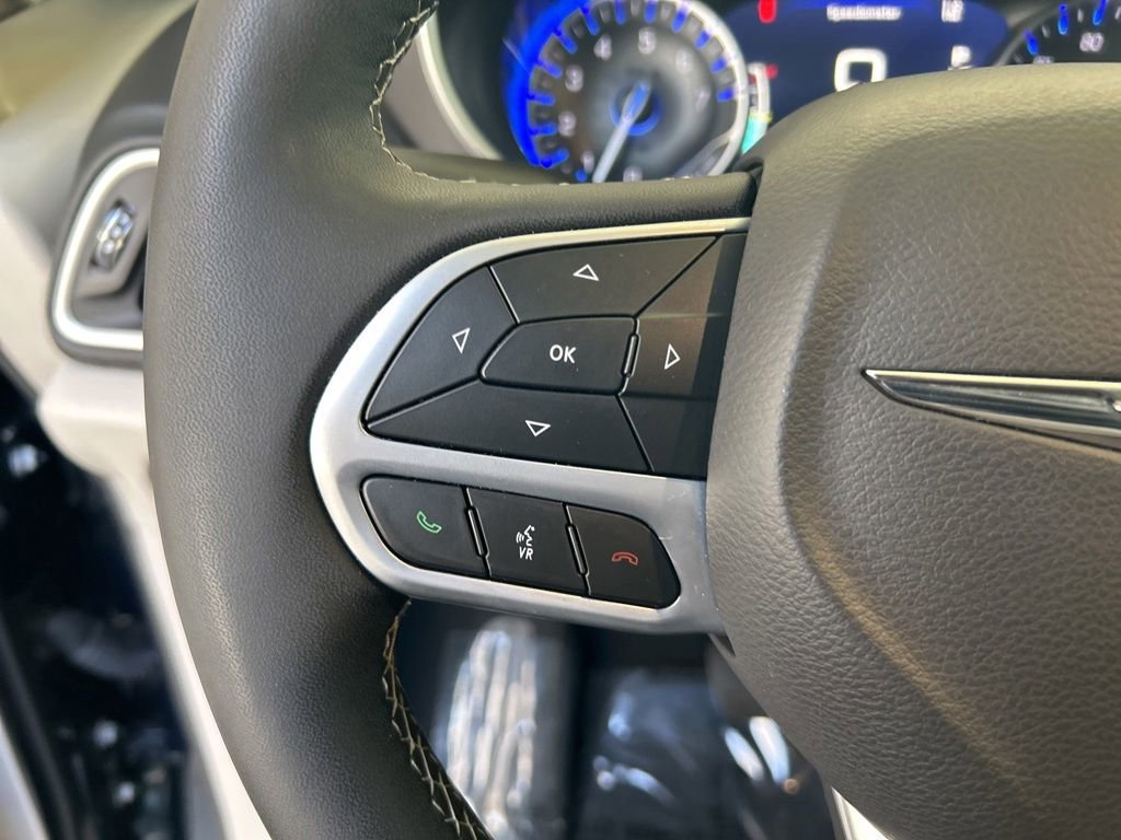 Used 2024 Chrysler Pacifica Touring-L FWD image 54