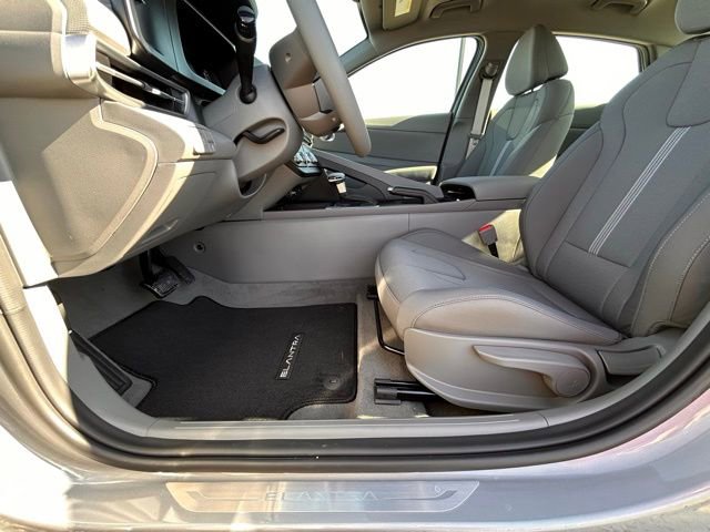 Used 2025 Hyundai Elantra SE FWD image 20