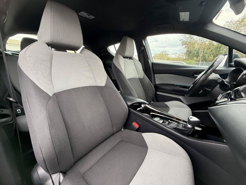 Used 2019 Toyota C-HR XLE FWD image 24