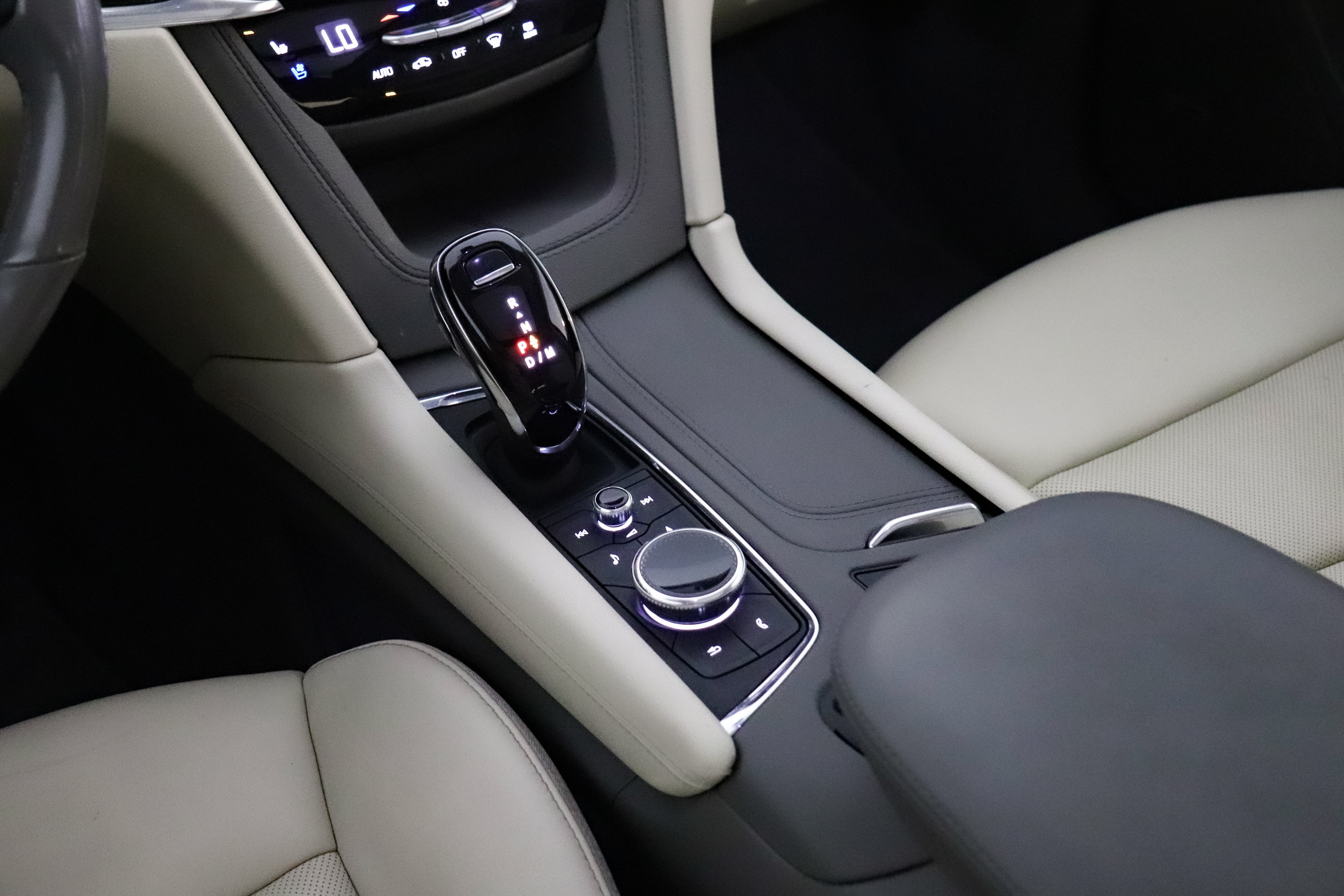 Used 2024 Cadillac XT6 Premium Luxury w/ Technology Package AWD/4WD image 27