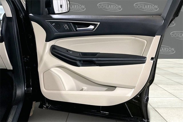 Used 2022 Ford Edge Titanium image 12