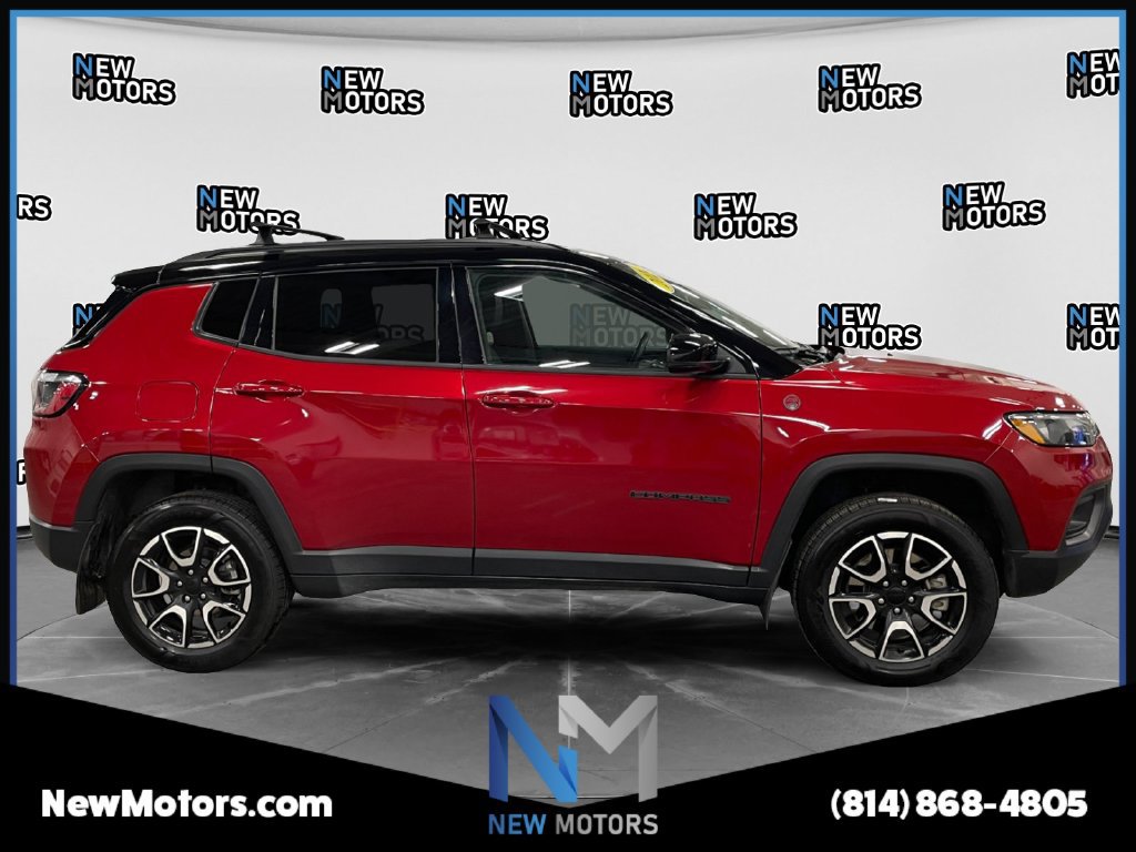 Used 2024 Jeep Compass Trailhawk w/ Trailhawk Convenience Group AWD/4WD image 7