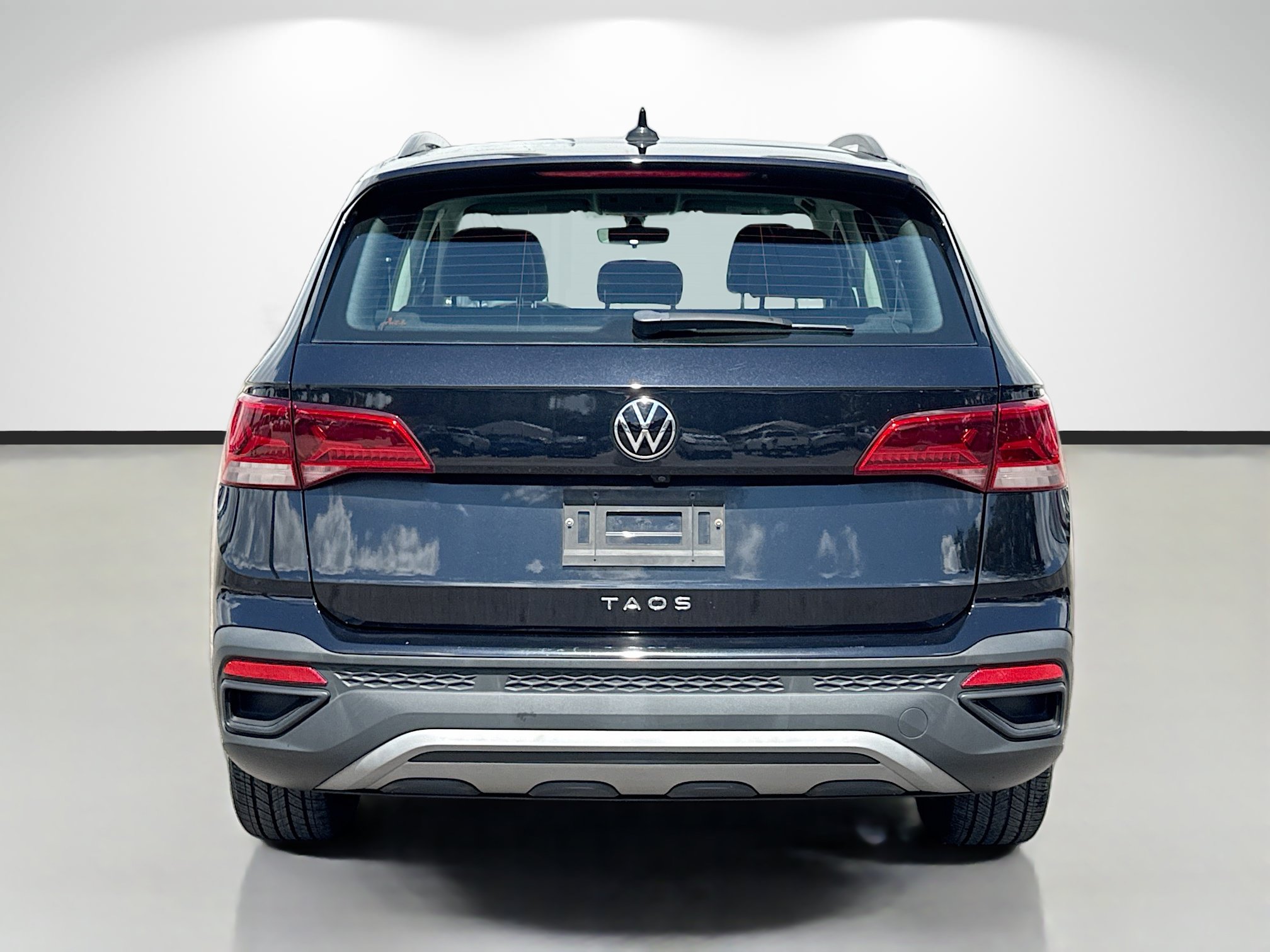 Used 2023 Volkswagen Taos S FWD image 4