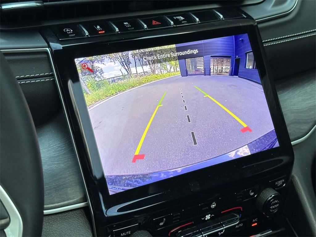 Used 2024 Jeep Grand Cherokee Limited image 24