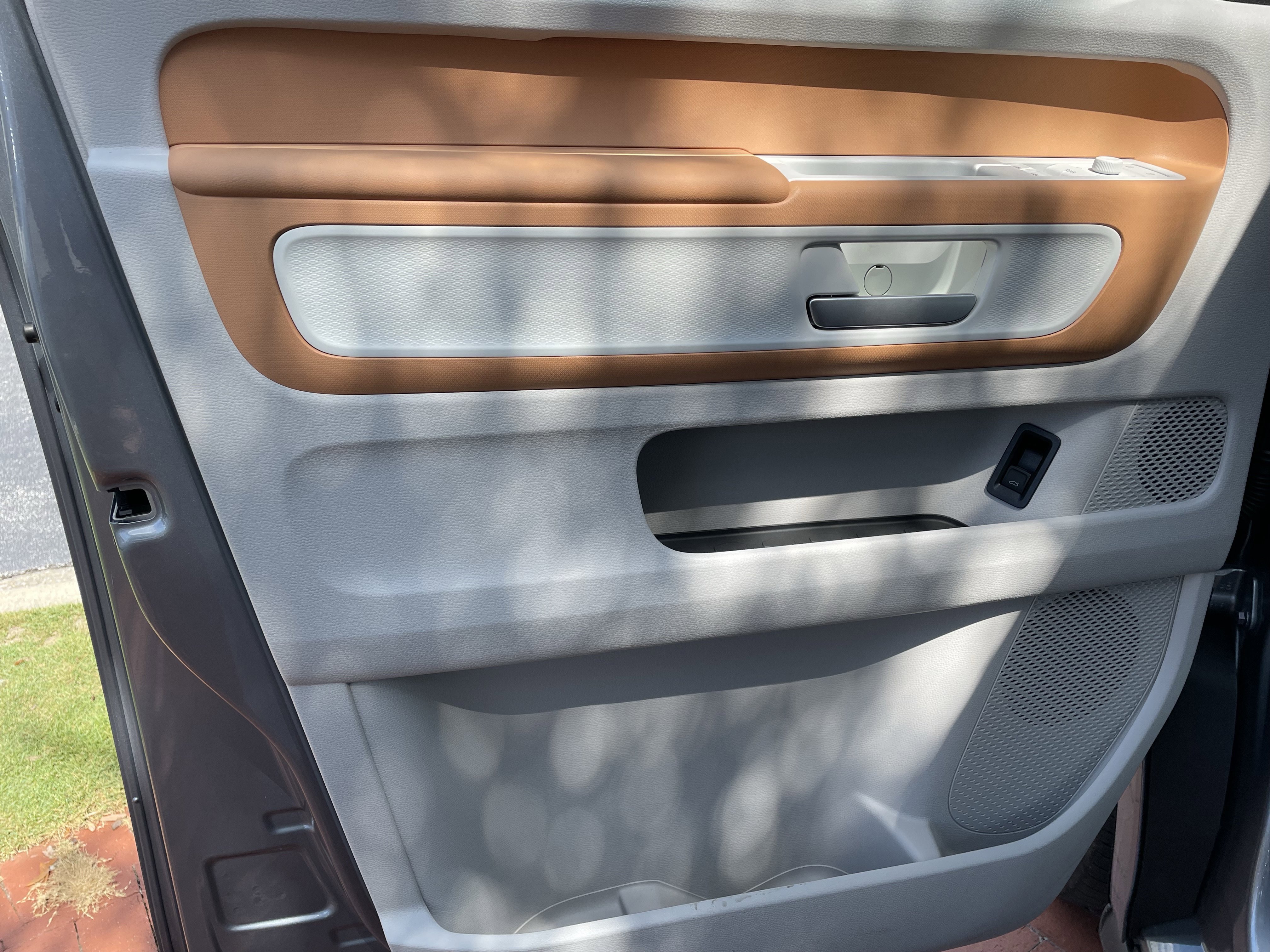 New 2025 Volkswagen ID. Buzz 1st Edition image 12