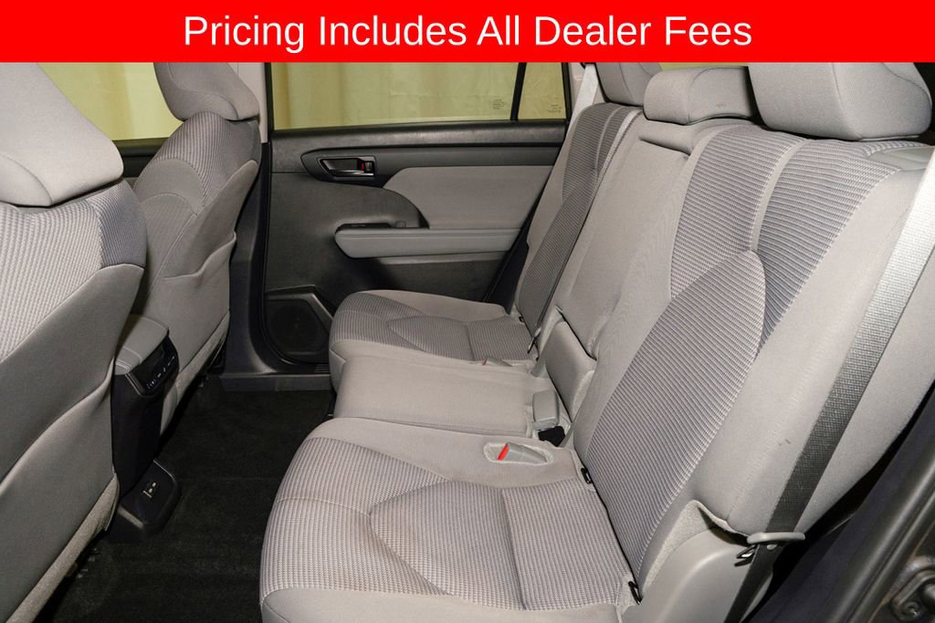 Used 2024 Toyota Highlander LE FWD image 10