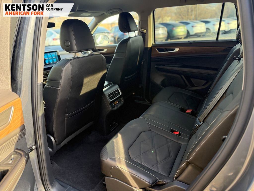 Used 2025 Volkswagen Atlas SE image 33