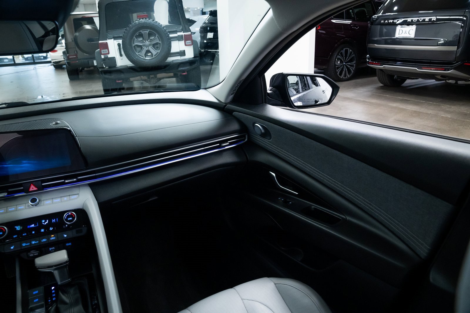 Used 2021 Hyundai Elantra Limited image 11