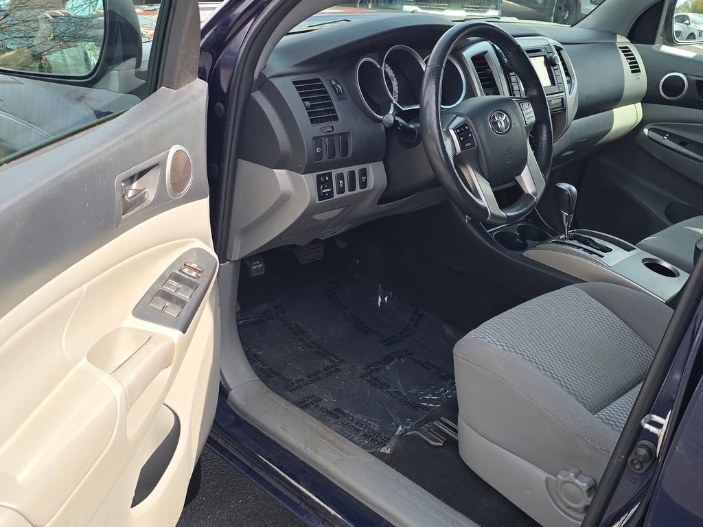 Used 2013 Toyota Tacoma Base w/ SR5 Pkg image 9