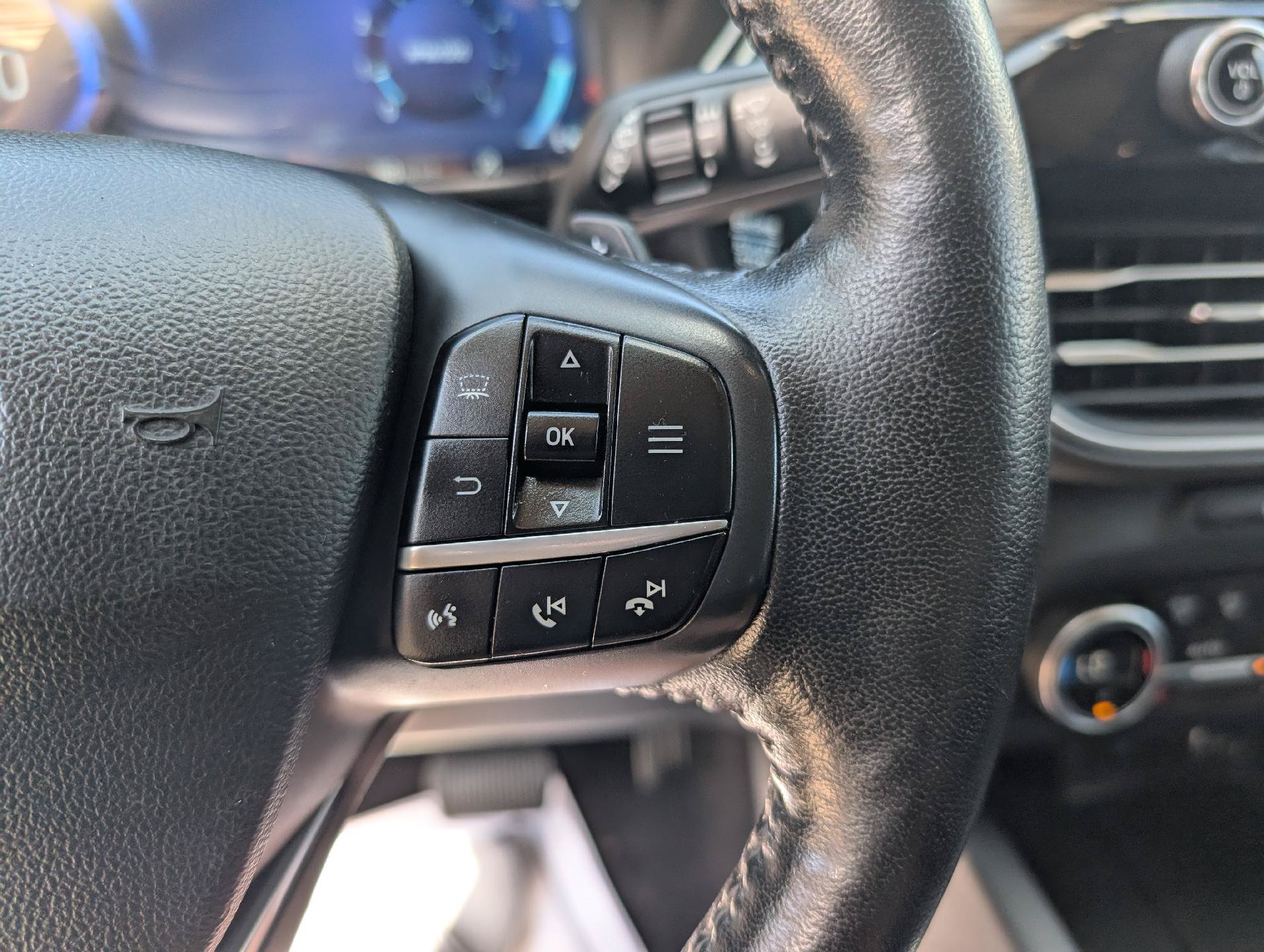 Used 2020 Ford Escape Titanium AWD/4WD image 23