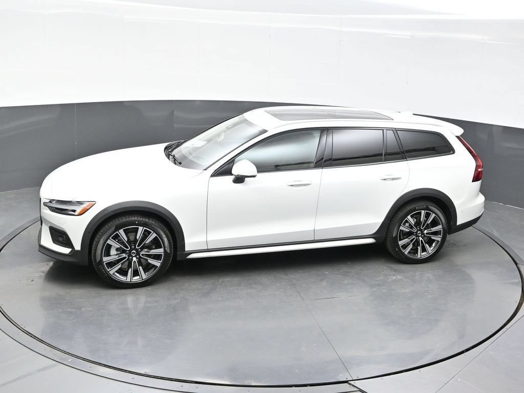 New 2026 Volvo V60 B5 Cross Country Ultra w/ Climate Package AWD/4WD image 34