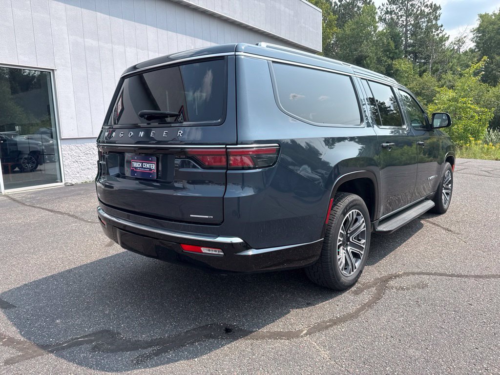 Used 2024 Jeep Wagoneer L Series II w/ Flexible Seating Group AWD/4WD image 3