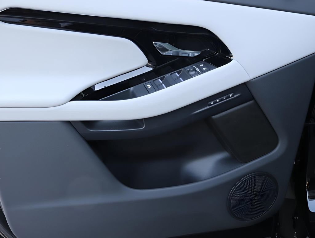 Used 2026 Land Rover Range Rover Evoque Dynamic SE image 10