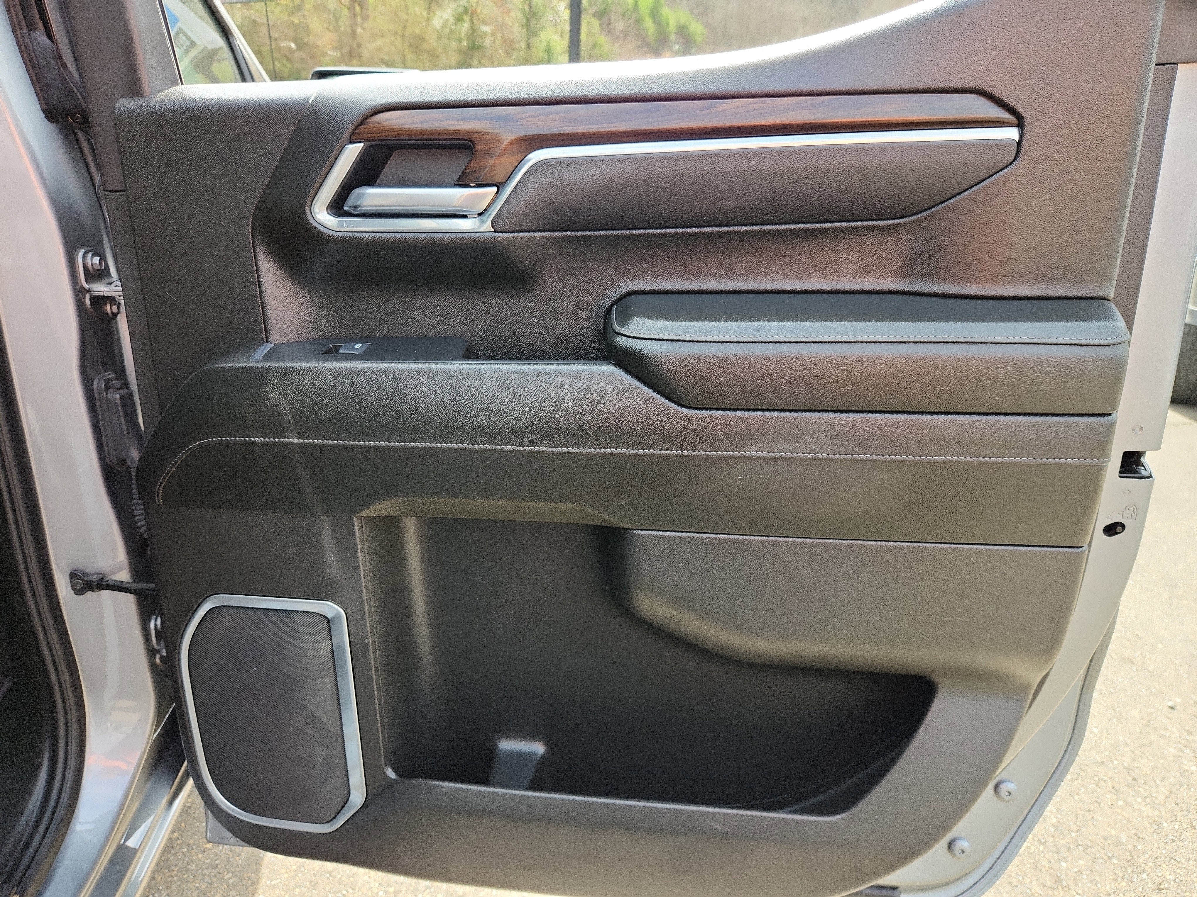 Used 2025 GMC Sierra 1500 SLT image 41