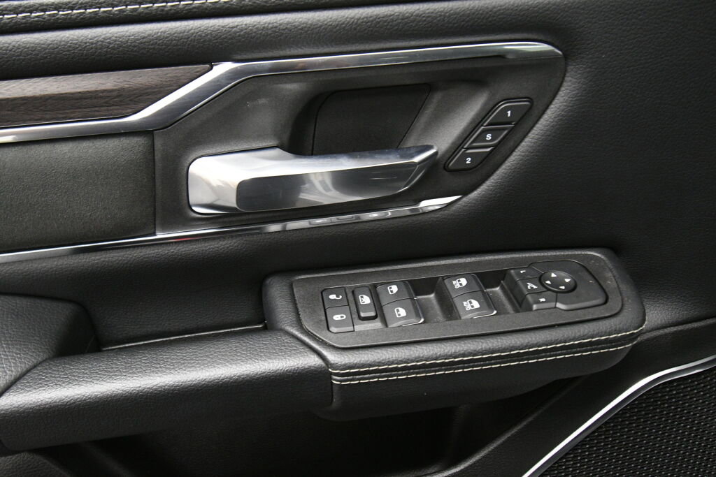 Used 2026 RAM 1500 Laramie AWD/4WD image 12
