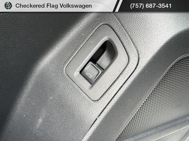 Used 2023 Volkswagen Atlas Cross Sport SEL R-Line AWD/4WD image 19