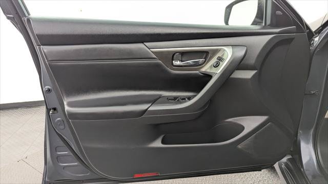 Used 2013 Nissan Altima 2.5 SL w/ Technology Pkg FWD image 12