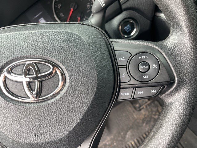 Used 2021 Toyota RAV4 XLE image 15