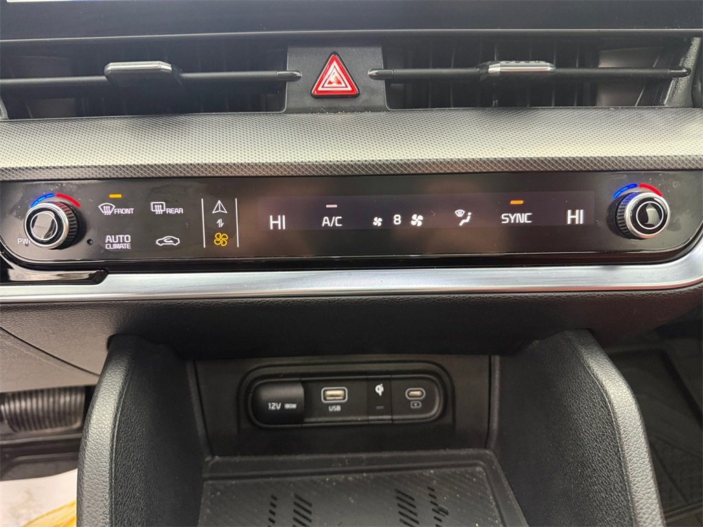 Used 2025 Kia Sportage SX image 33