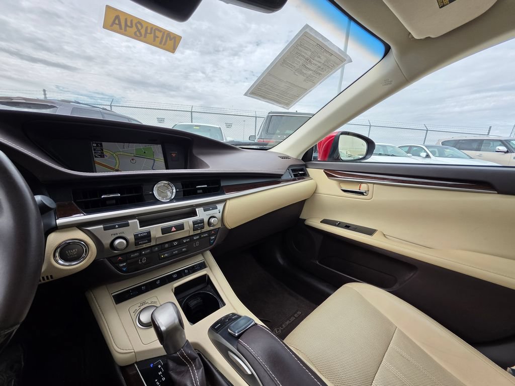 Used 2017 Lexus ES 350 w/ Luxury Package FWD image 12