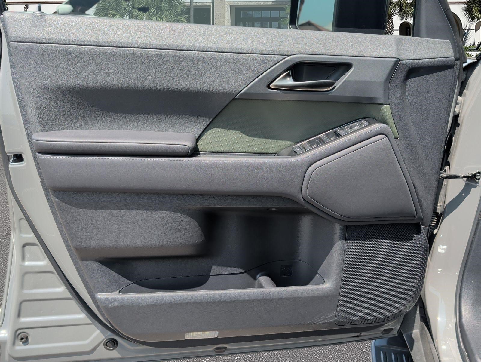Used 2025 Lexus GX 550 AWD/4WD image 8
